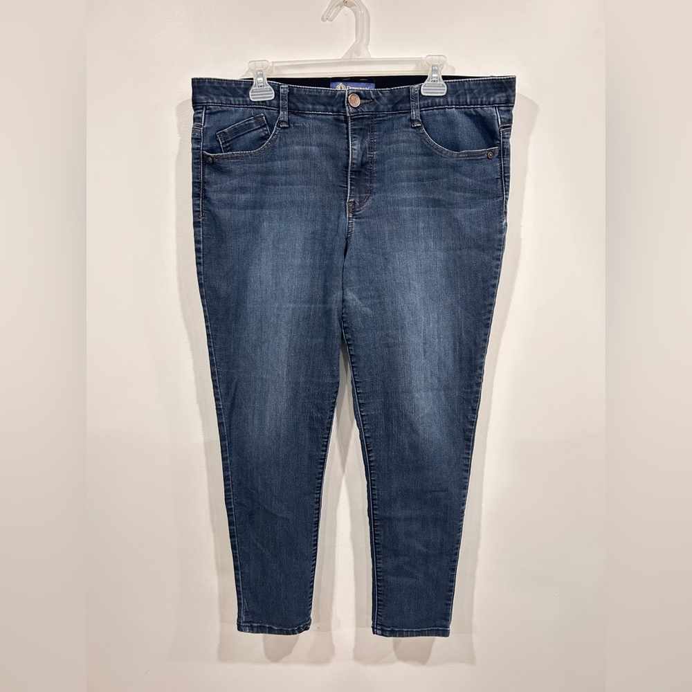 Democracy Slim Fit Women’s Skinny Jeans in Medium Blue
